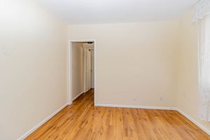 Image 3 - 300157
