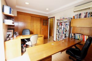 Image 21 - 300162