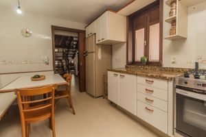Image 30 - 300184