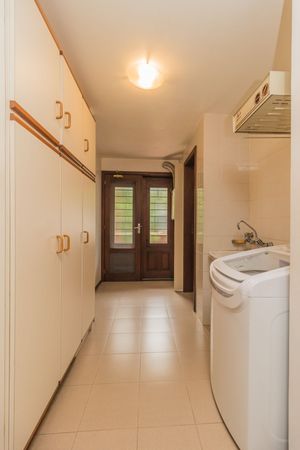 Image 33 - 300184