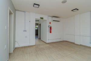Image 11 - 300666