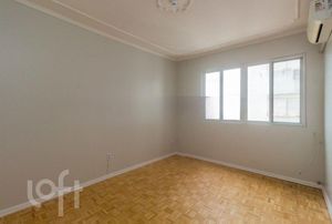 Image 19 - 301068