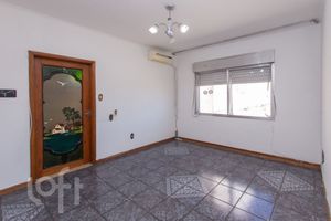 Image 21 - 301197