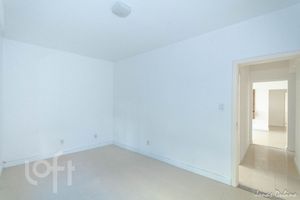 Image 17 - 301295