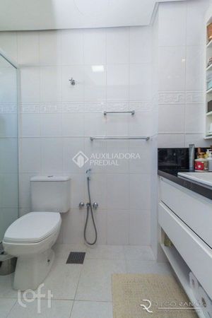 Image 17 - 301505