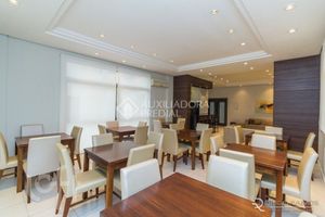 Image 21 - 301505