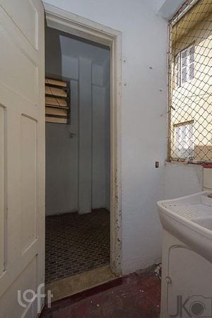 Image 13 - 301894