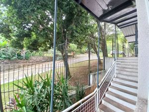 Image 12 - 301904