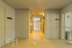 Image 10 - 302417