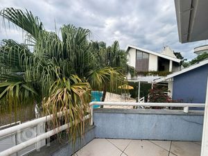 Image 30 - 302523