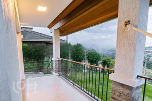 Image 18 - 302547