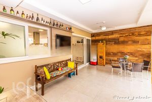 Image 16 - 302556