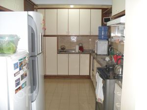 Image 17 - 302586