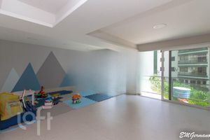 Image 20 - 302770