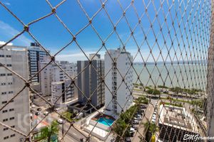 Image 9 - 302770
