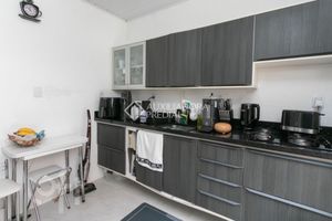 Image 17 - 302776