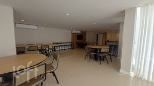 Image 19 - 302799