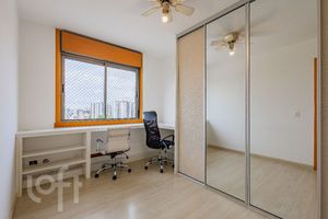 Image 18 - 302884