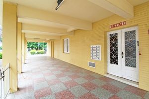 Image 13 - 302933