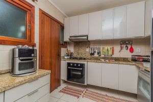 Image 28 - 302984