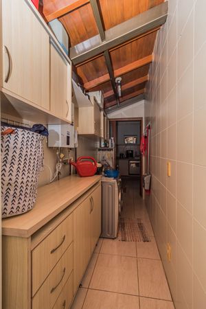 Image 29 - 302984
