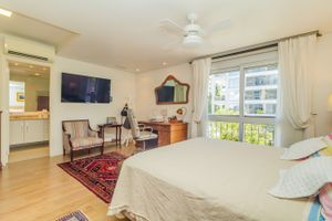 Image 19 - 303046
