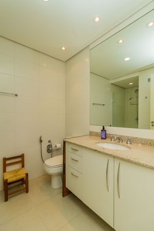 Image 33 - 303046