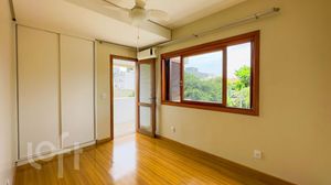 Image 17 - 303110