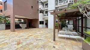 Image 32 - 303324