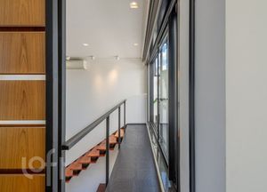 Image 11 - 303336