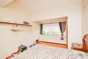 Image 13 - 303382