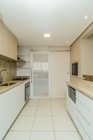Image 29 - 303421