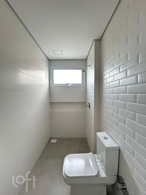 Image 17 - 303443