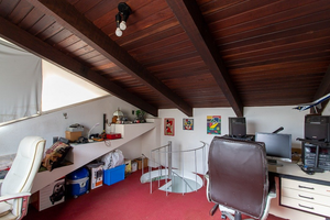 Image 38 - 303550