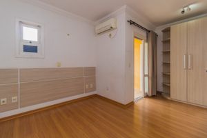 Image 17 - 303638