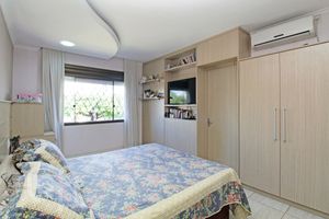 Image 17 - 303640