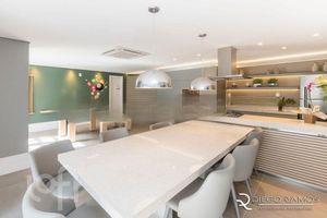 Image 4 - 303700