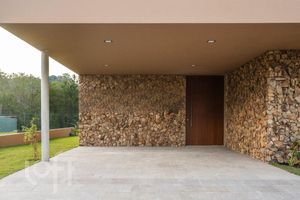 Image 28 - 303753