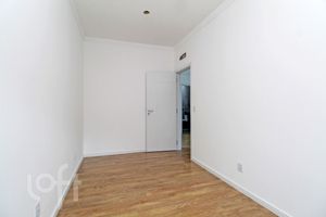 Image 18 - 303812