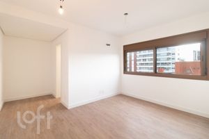 Image 15 - 303855