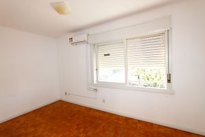 Image 19 - 304102