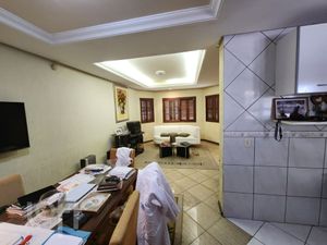 Image 31 - 304107