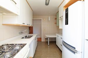 Image 21 - 304141