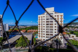 Image 8 - 304402