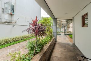 Image 20 - 304429