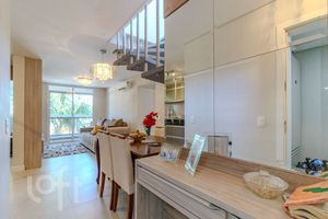 Image 4 - 304455