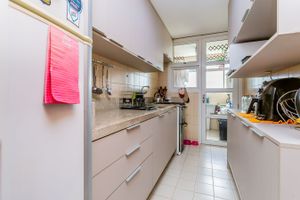 Image 27 - 304546