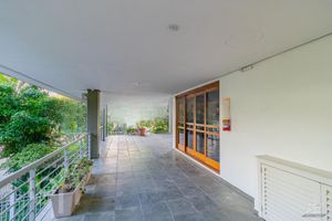 Image 30 - 304560