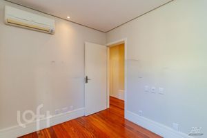 Image 17 - 304560