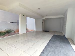 Image 18 - 304702